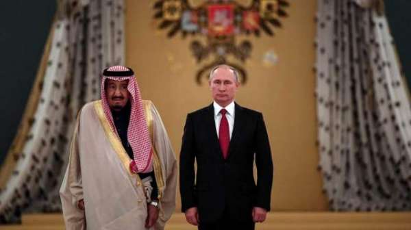 See Saudi King's Huge Motorcade Racing Through Moscow