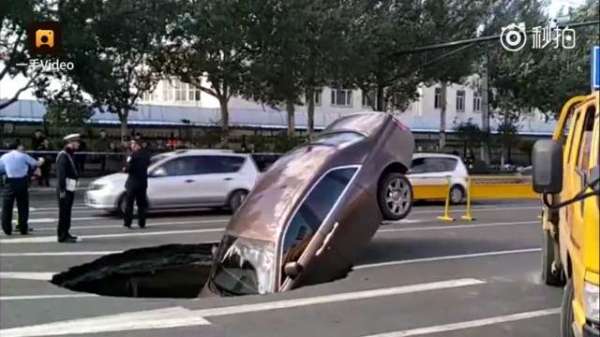 Rolls-Royce Worth 5 Million Yuan Swallowed By Sinkhole While Waiting At Traffic Light In Harbin