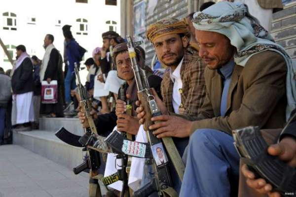 Houthis Shake Hands With Al-Qaida