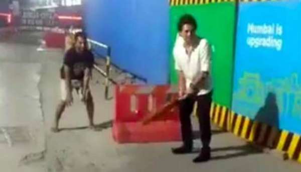  Sachin Tendulkar Stuns Fans By Playing Street Cricket In Mumbai