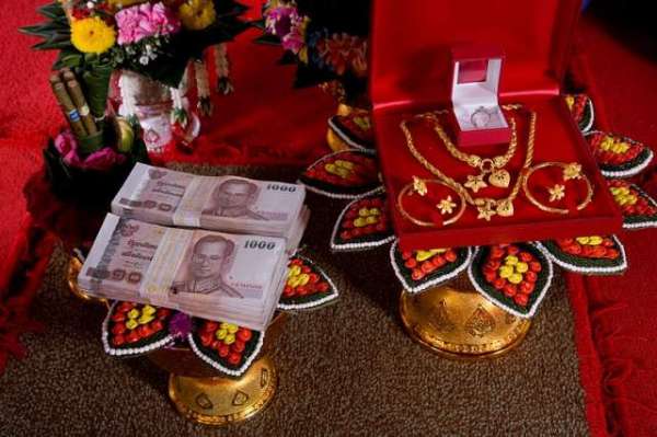Thai Company Rents Out Impressive Dowry To Poor Couples Who Don’t Want To Lose Face At Wedding