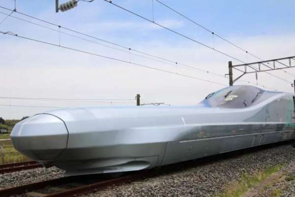 Japan begins testing its 400 km/h next-gen bullet train