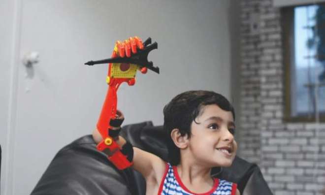 Pakistani engineers just developed a robotic arm that is controlled by brain