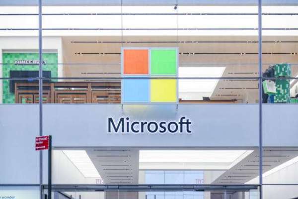 Microsoft closes all of its stores due to coronavirus risk