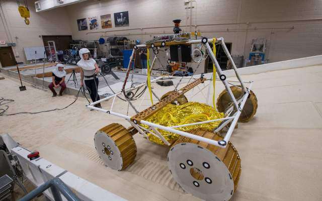 NASA tests its water-hunting lunar rover VIPER